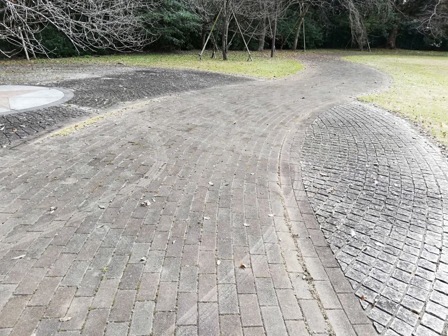佐倉市　天使の森公園の石畳の道