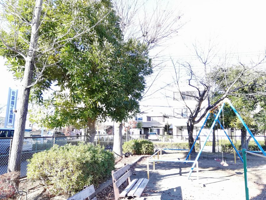 佐倉市　町田児童公園のベンチ