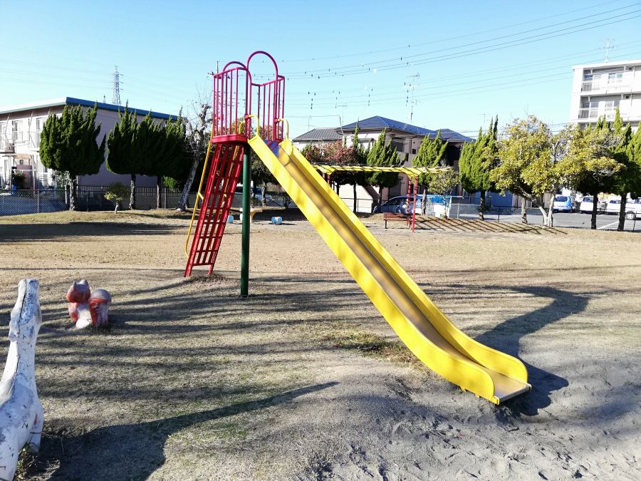 磯部児童公園のすべり台